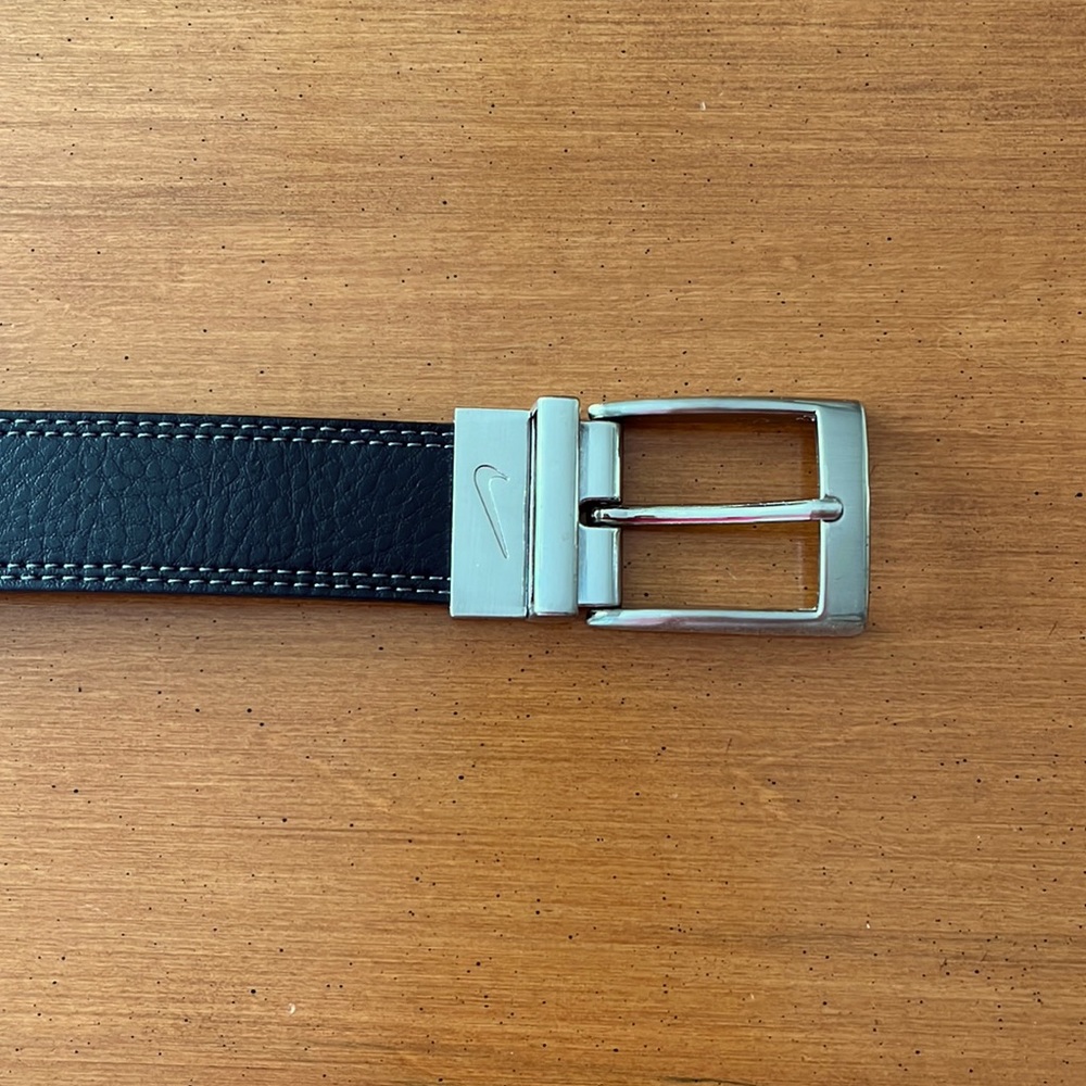 Mens size 36 Nike reversible black/brown golf belt
